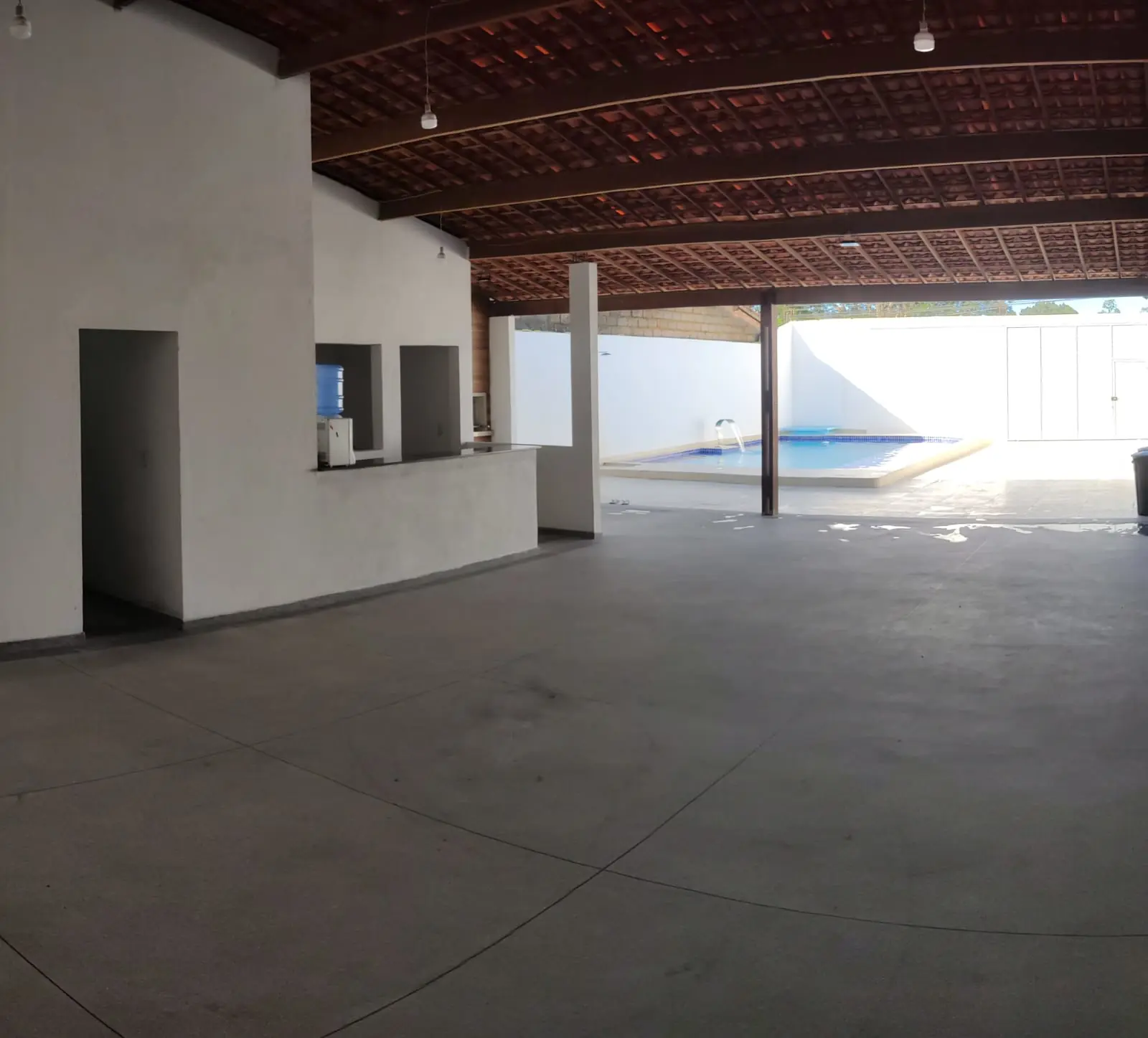 Área coberta com churrasqueira